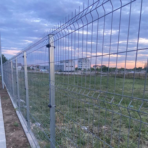 Sistem împrejmuire cu panouri bordurate